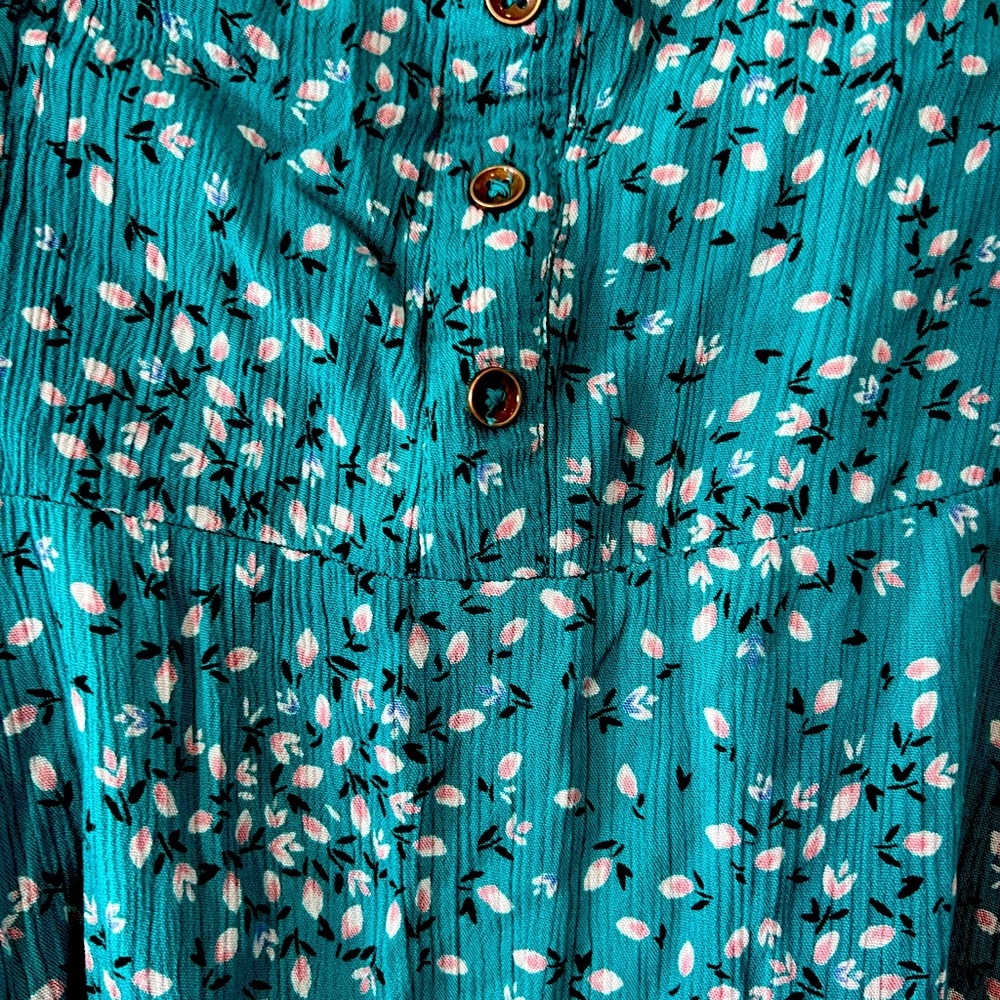 Adorable Billabong “Forever Yours” flowered dress. Never been worn.